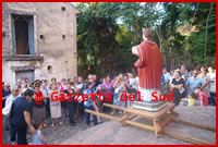 Nicastrello: La sosta della statua di Sant'Elena sul sagrato della chiesa per la tradizionale litania lauretana dei fedeli capistranesi