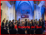 Capistrano: Un'esibizione avvincente. Il M Raffaele Maida e i musicisti della banda di Capistrano